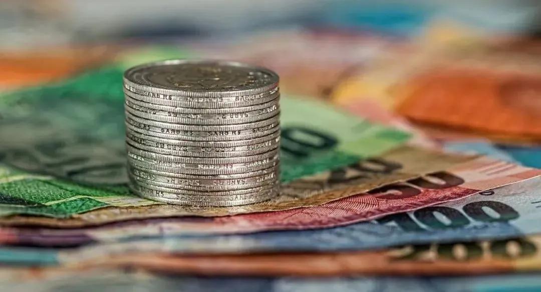 银行上班的人一般工资都是多少,银行上班真实待遇