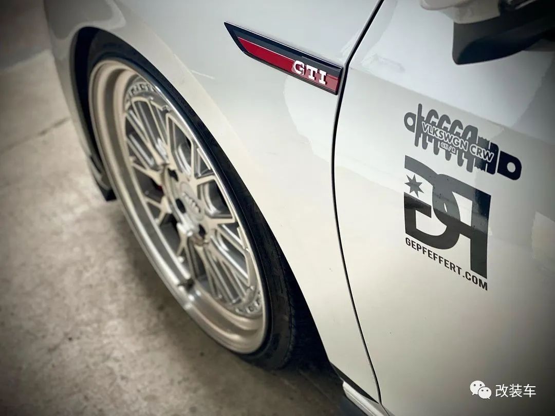 第八代高尔夫gti实车图片,高尔夫8代gti姿态