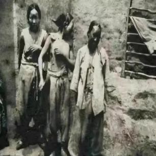 日军兽行：当着男人的面玷污了女儿，临走还残忍割下妻子乳房