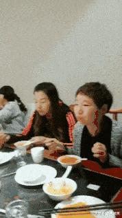 大爷你这是刚挖煤回来吗，另外你这车还挺个性的，这方向盘牛