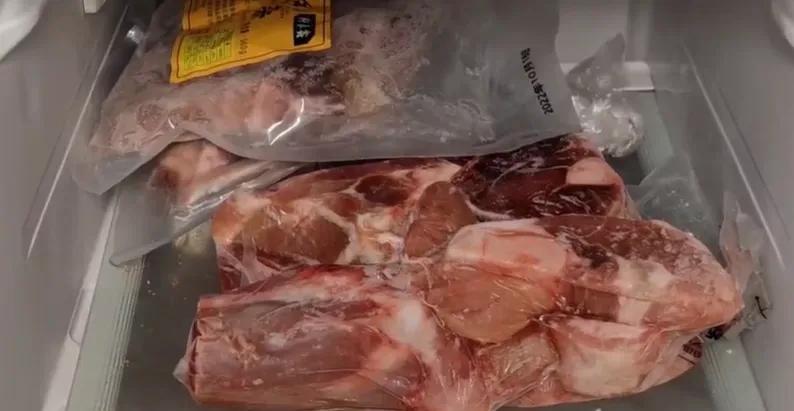 快学！冰箱里放一个它，异味再也不会扑鼻而来，放多少剩菜都不怕