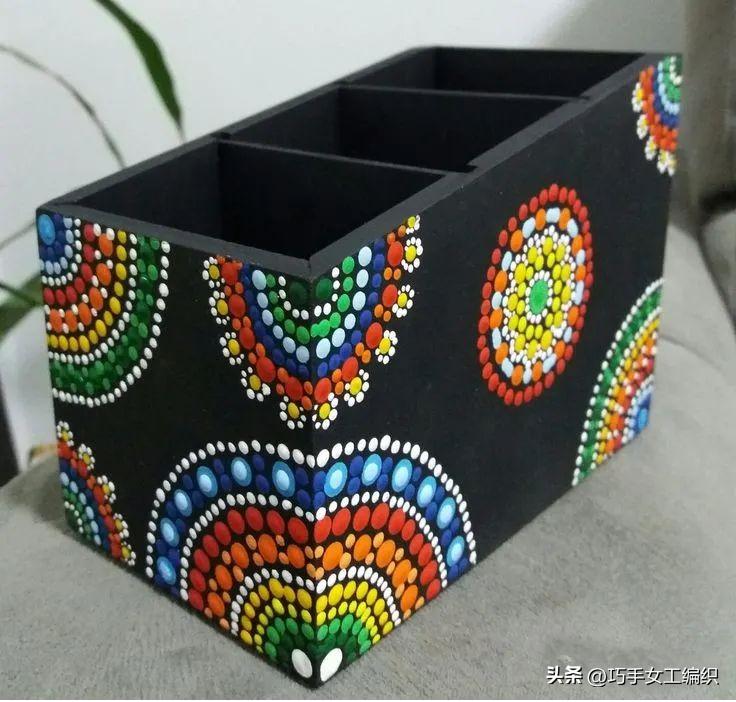 她用粗细不同的铅笔，棉签，牙签，筷子…竟把家里的旧物翻了个新