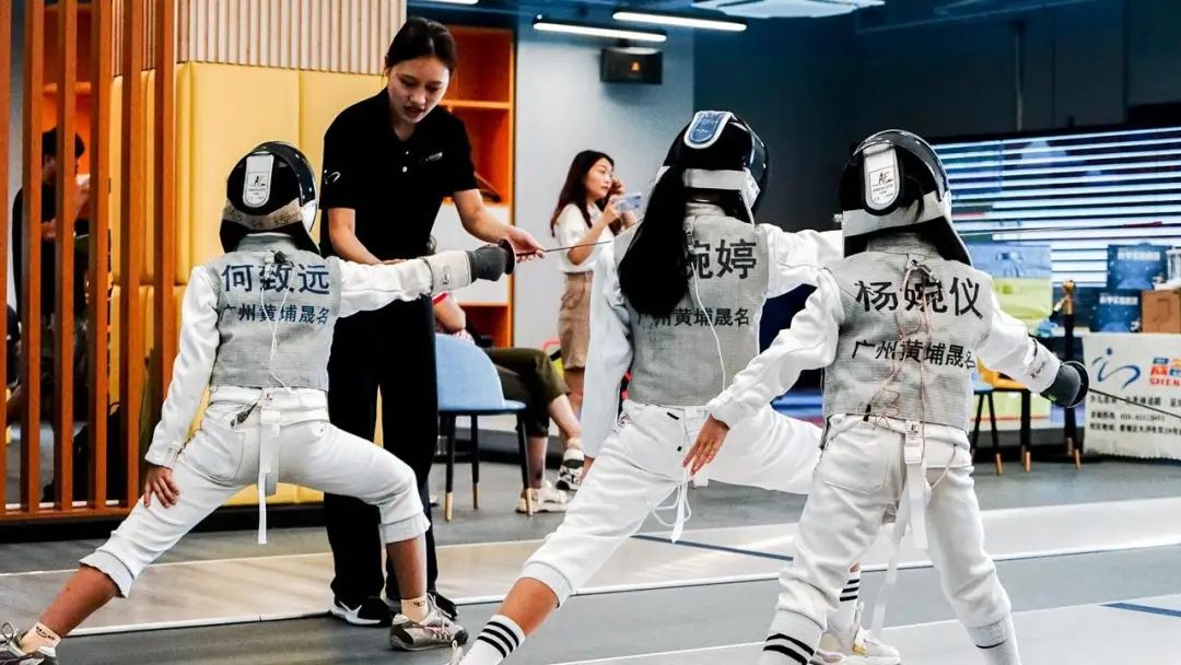 儿童击剑运动员下肢力量训练,少儿运动击剑