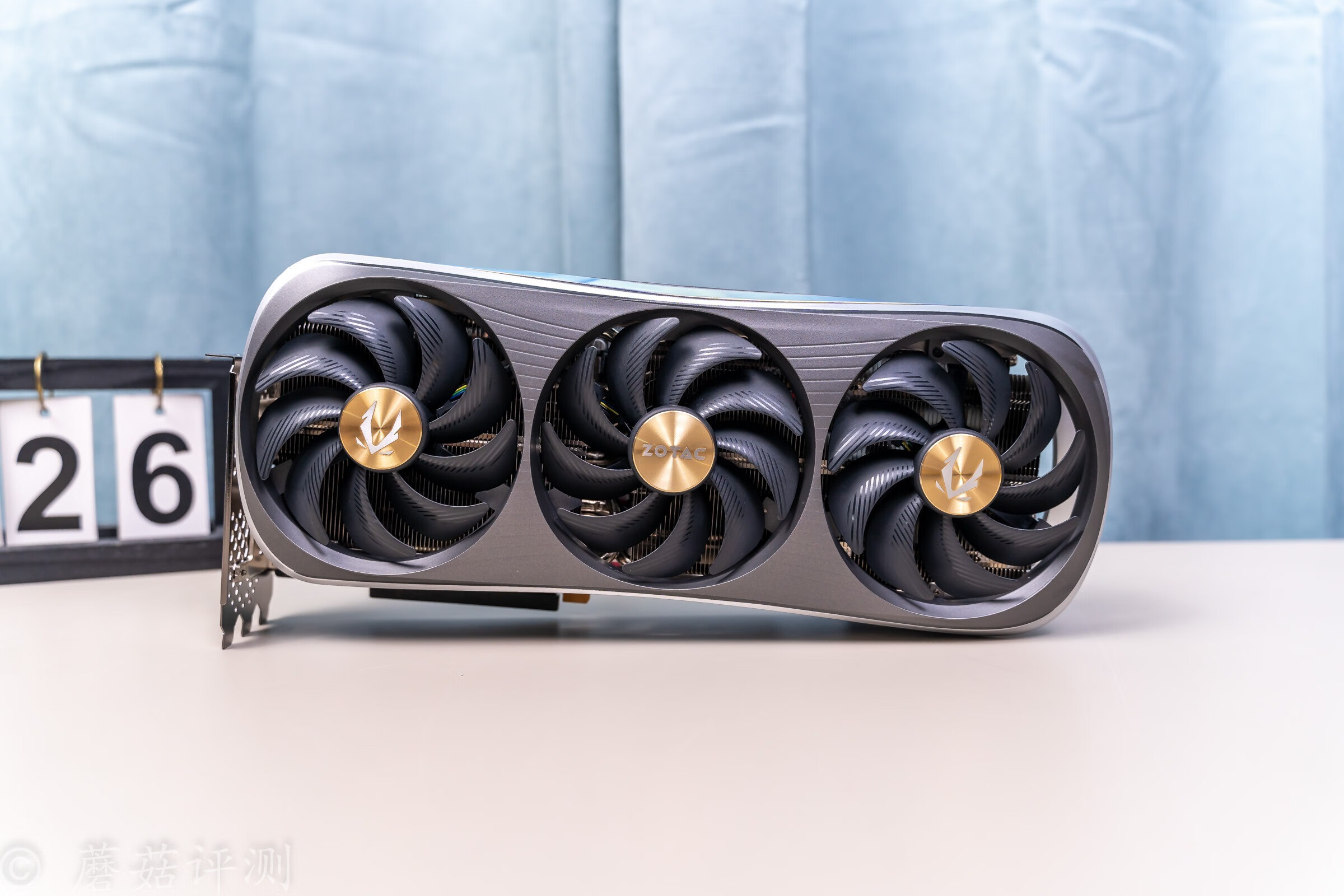 外观精致，散热优秀，适合干活，索泰RTX4090AMP显卡评测