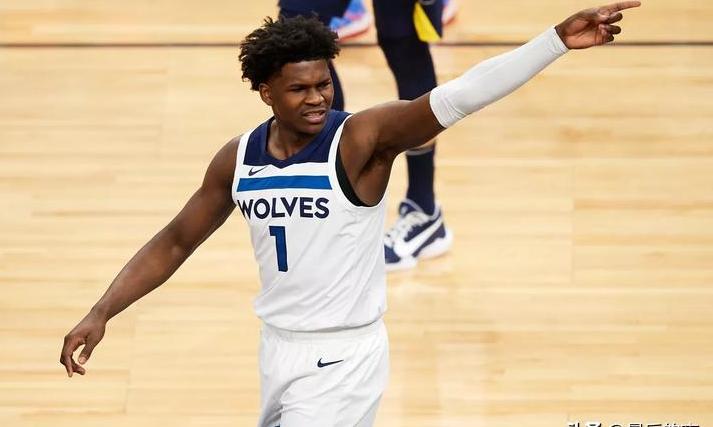 超巨端倪初显，二年级新秀单场10三分，连破库里加内特纪录