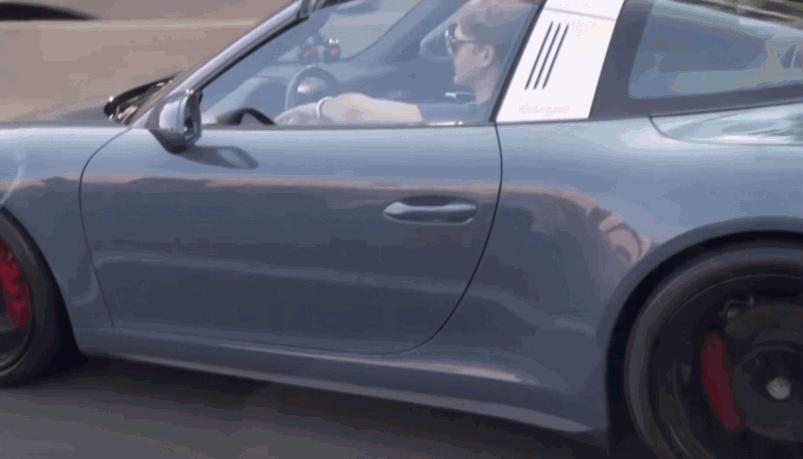 美国男子爱上巴西21岁女模特，男子多次前往巴西与她约会