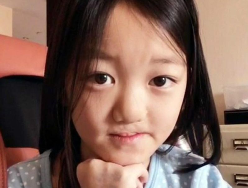 李嫣穿衣打扮的照片,李嫣去瑞士晒滑雪照