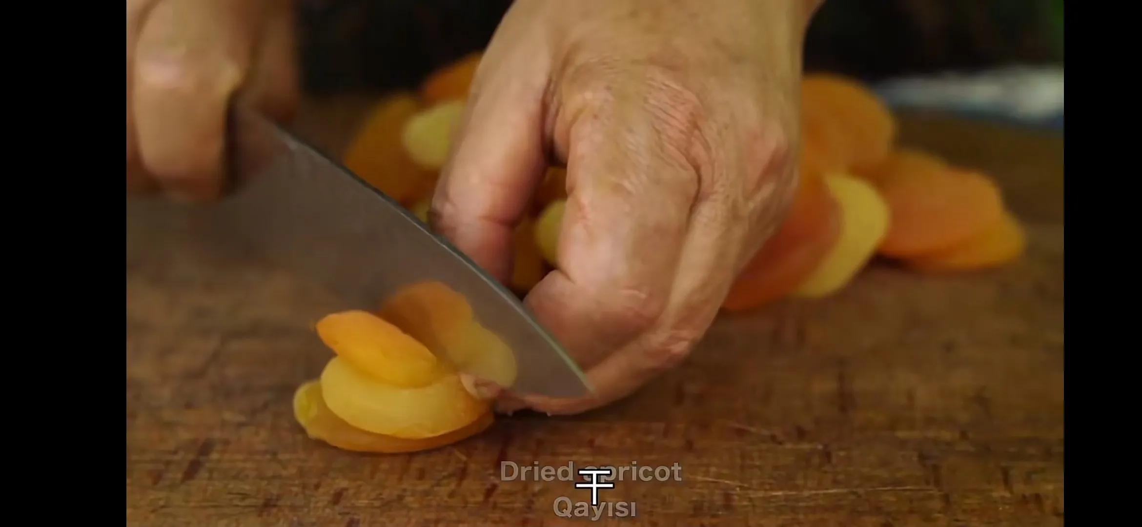 鸡腿手抓饭最正宗的做法,新疆锅巴抓饭的正宗做法