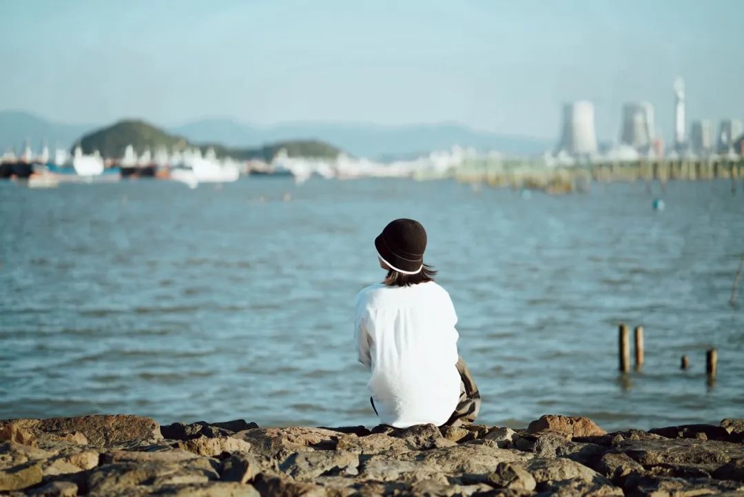 人生最好的状态就是独处知足自洽,人生下半场最好的活法豁达独处