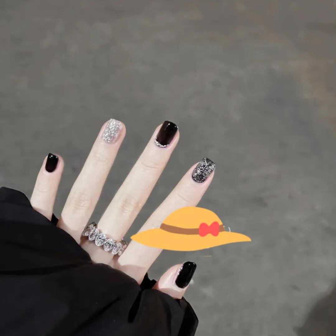 豆沙色美甲显手白吗,雾霾蓝跳色美甲图片显手白