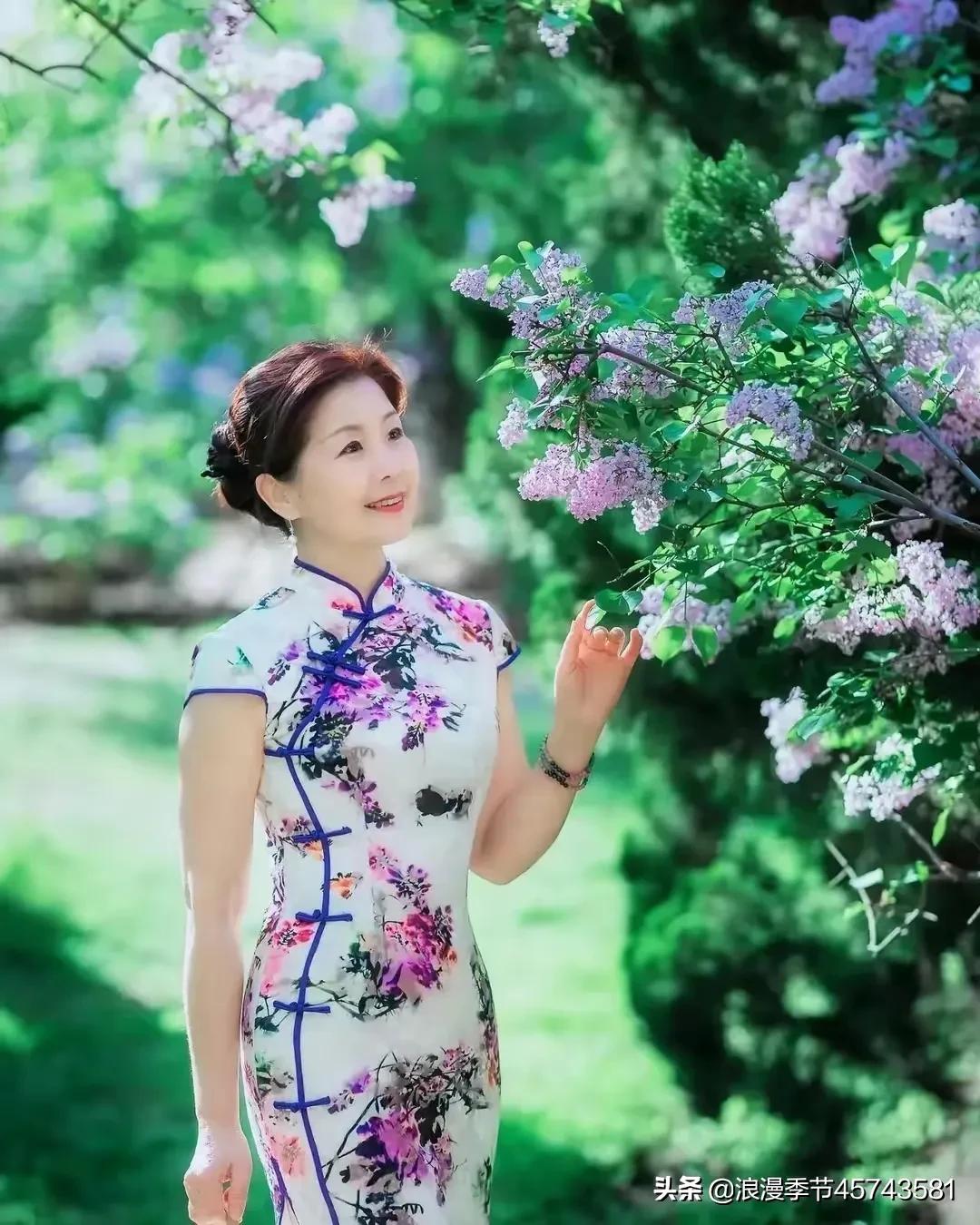 风吹过，染一身花香，每一个角落都流年花开