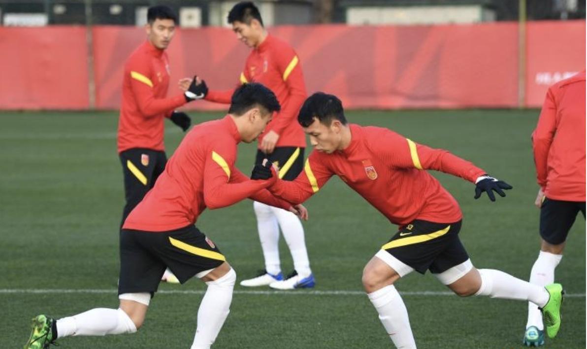 国足训练营魔鬼训练,国足训练的一天