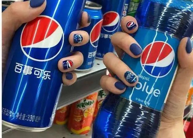 可乐公司广告：700万积分可兑换一架鹞式战机，某大学生真攒够了