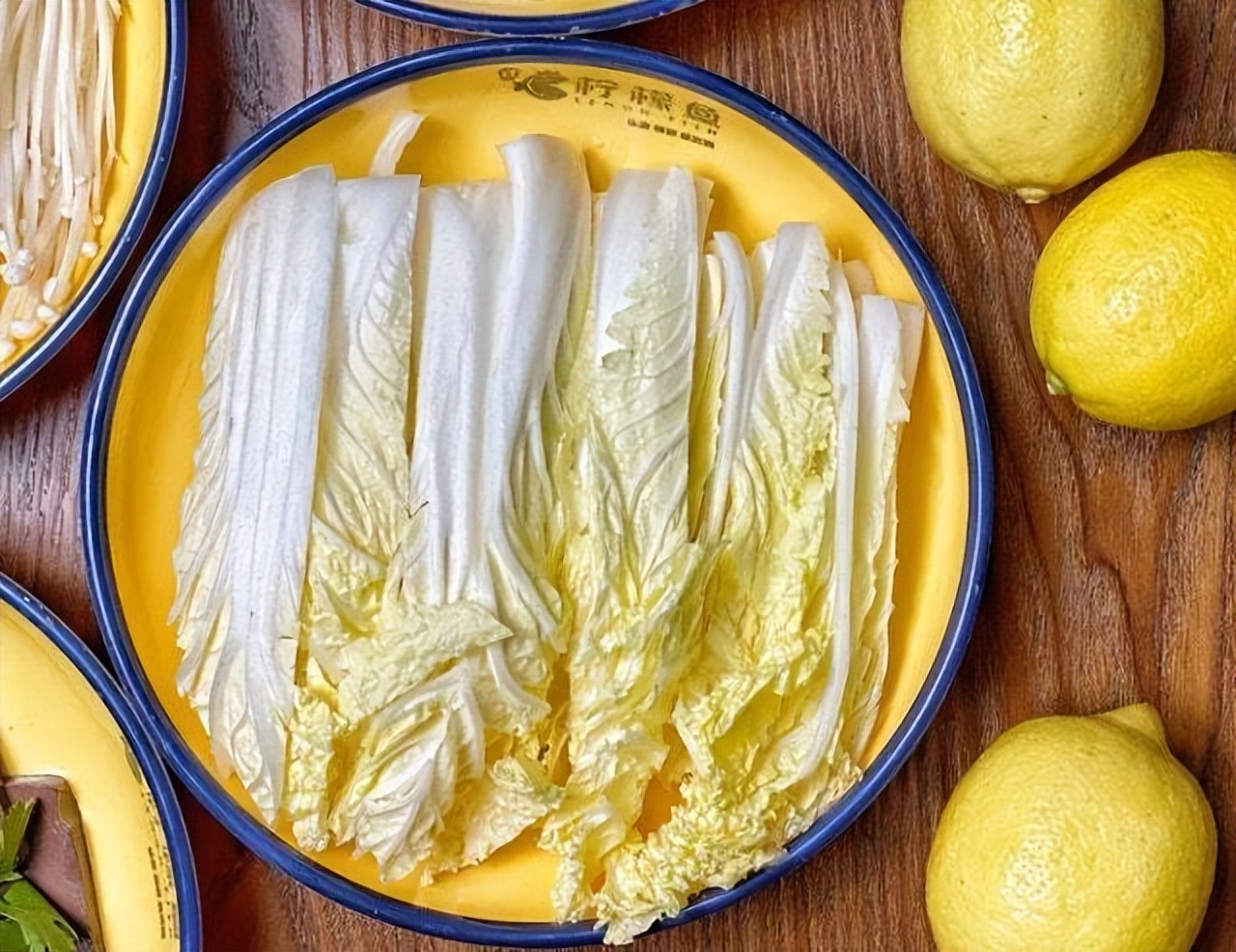 喷了甲醛的白菜怎么处理,喷过甲醛的白菜什么样