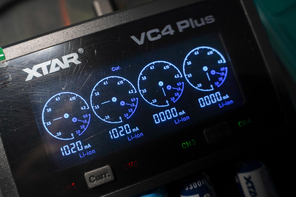 xtarvc4充电器评测,xtarvc4plus智能电池充电器拆解