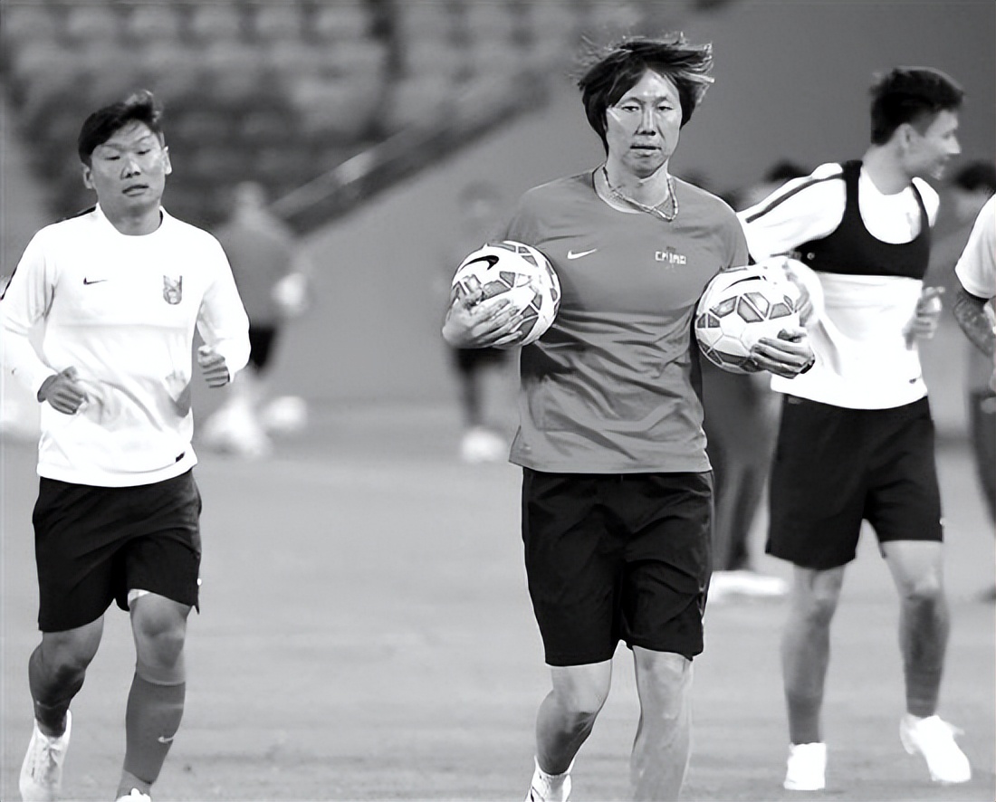 如果李铁不被调查，李铁在中国足坛的地位应该是天花板一样存在