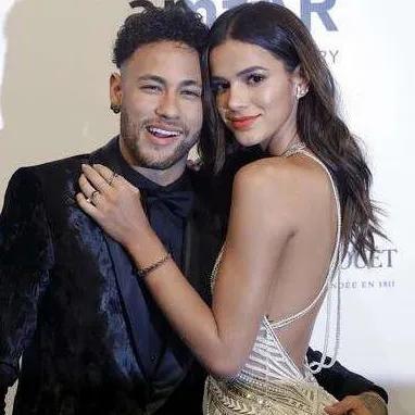 世界足球明星哪位妻子最漂亮,世界足球明星谁的女友最漂亮