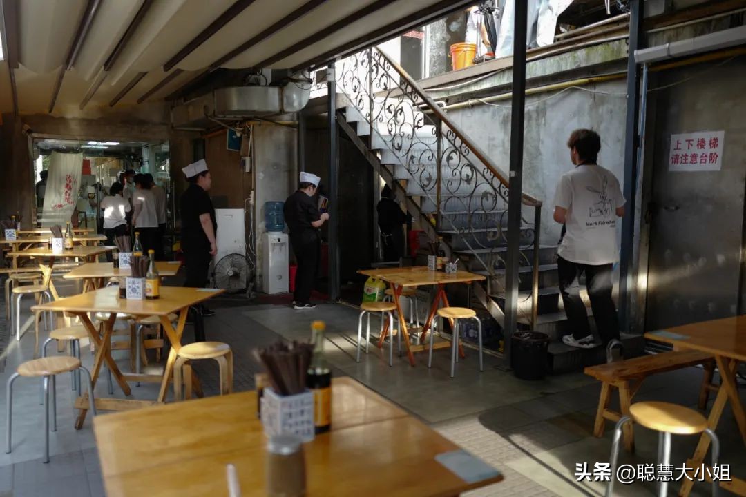 去这条充满松弛感的“小马路”，慵懒地溜达一天才是正经事