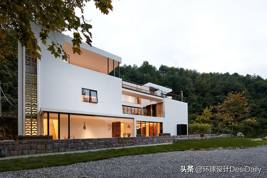 鍙ゆ湪瀛愭湀,鍙ゆ湪瀛愭湀浣滃搧