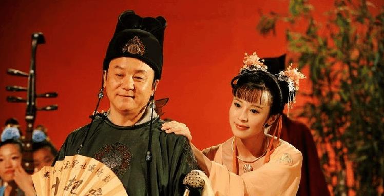 禁忌宫廷:太监洗澡妃子的真相揭秘!