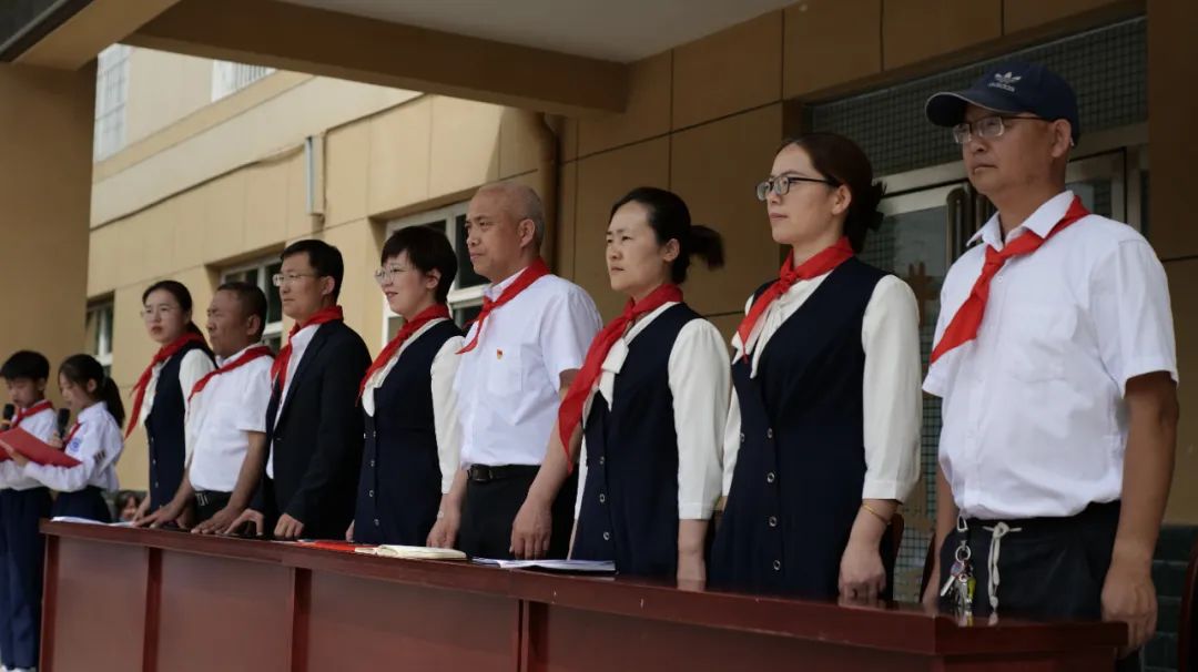 学习二十大争做好队员——盐湖区舜帝复旦示范小学少先队员分批入队仪式
