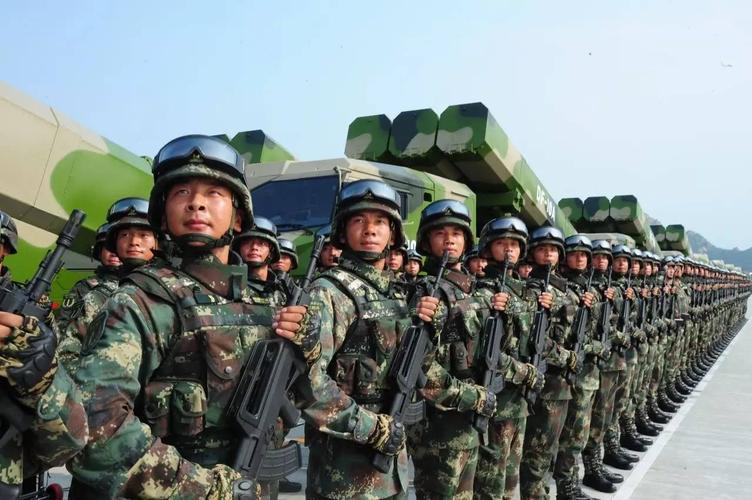 火箭军部队的路权有多高?为何导弹车经过的路段,都要战备戒严?