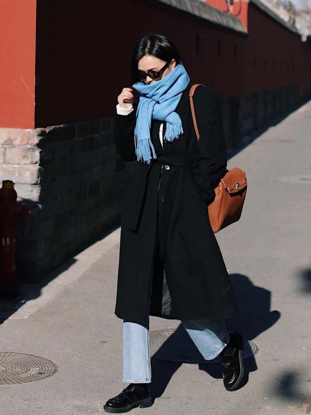 烟管牛仔裤搭配什么上衣好看,绿色牛仔裤搭配什么颜色上衣