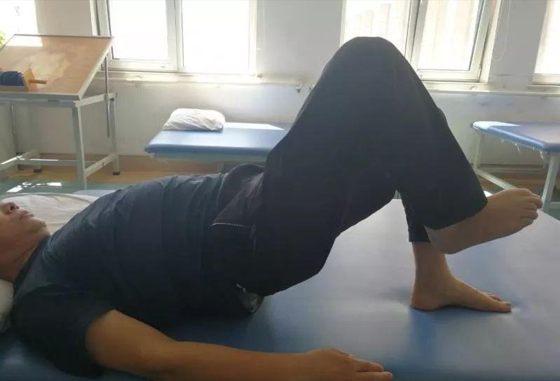 偏瘫患者康复训练动作示范图解,循序渐进偏瘫肢体康复图解