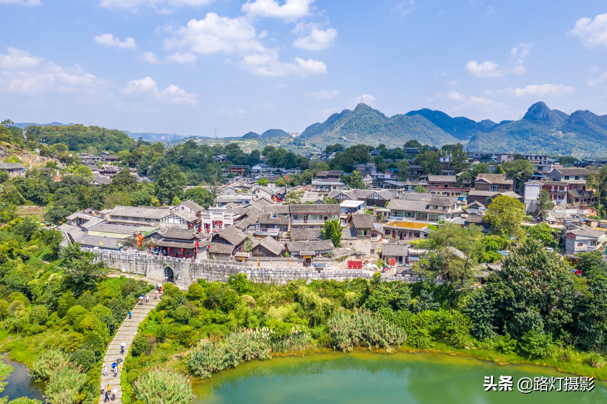 8月避暑适合旅游的地方推荐,8月适合去哪里旅行避暑