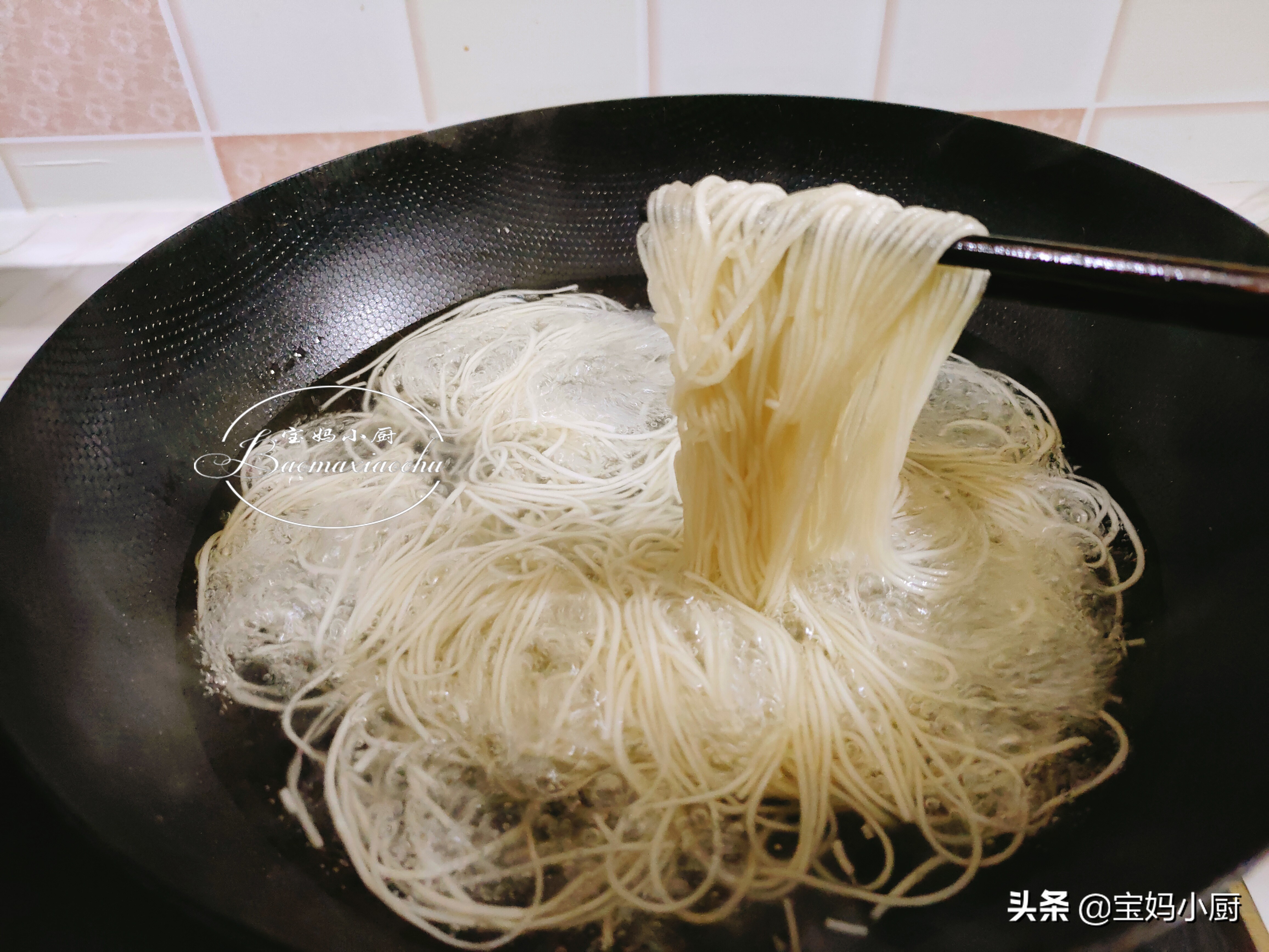 如何炒粉条松散不粘成一团,做粉条的步骤简单