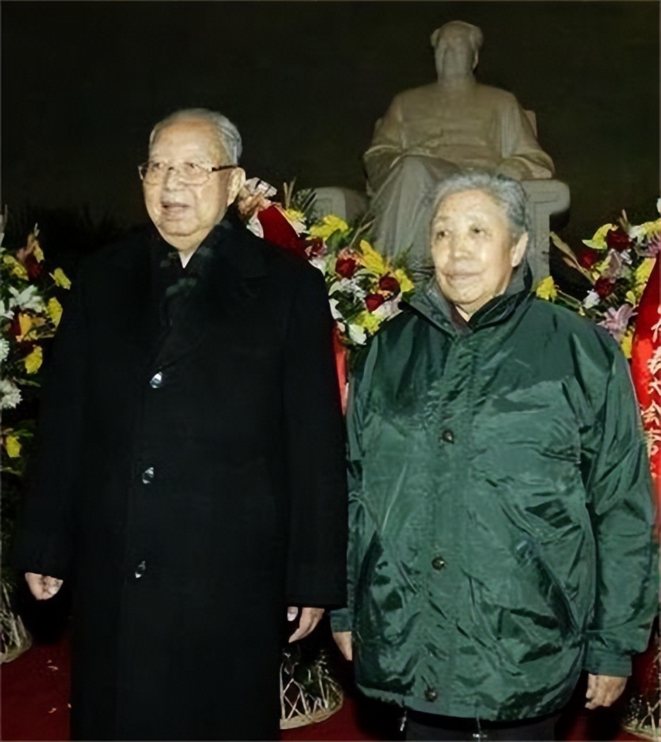 他官至正国级，真名很少人知道，化名却家喻户晓，最敬重毛主席