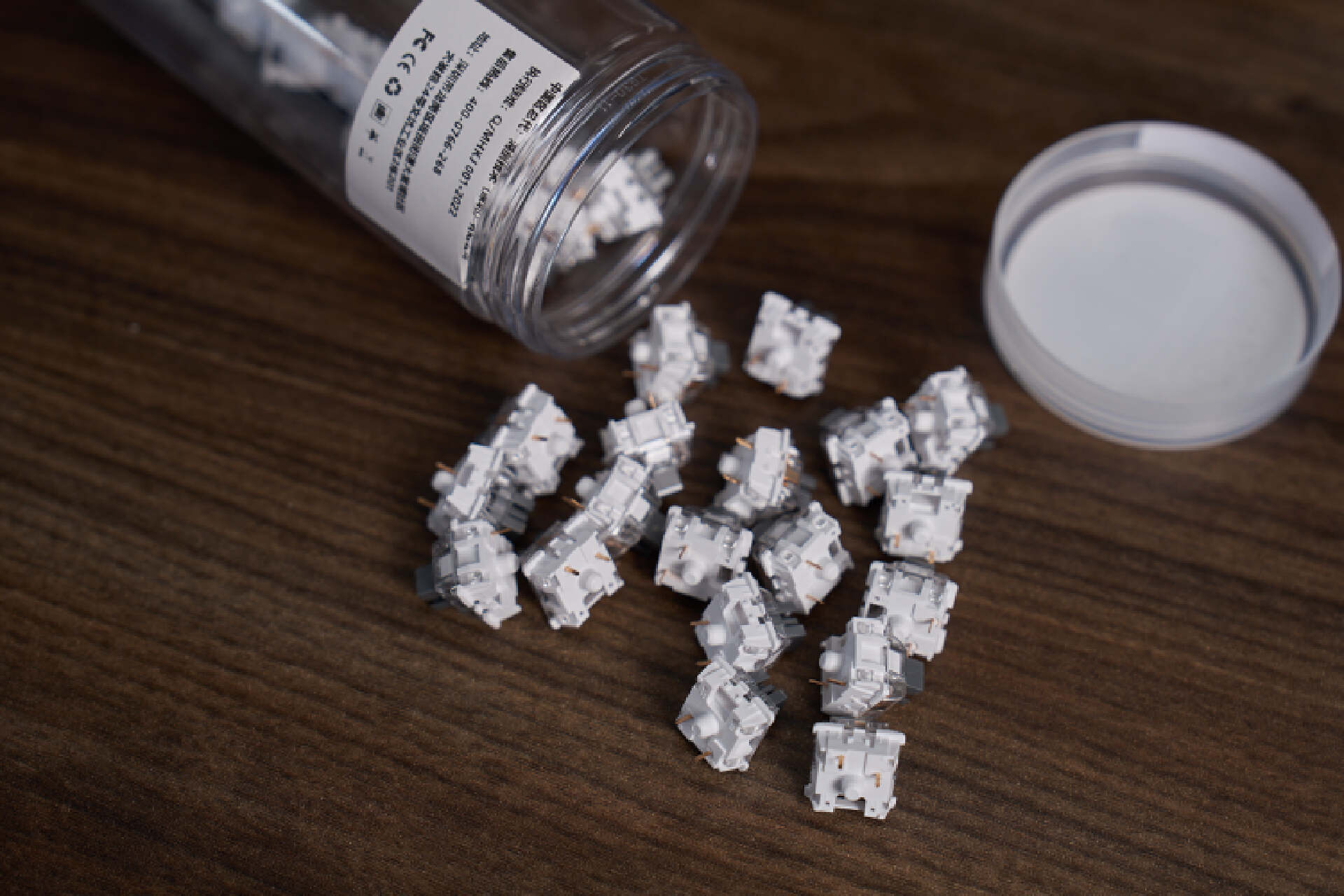 渴创V4键盘套件，除了不是无线连接，性价比很高