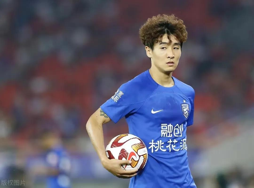 武汉三镇队亚冠联赛韦世豪红牌,武汉三镇球迷评价韦世豪