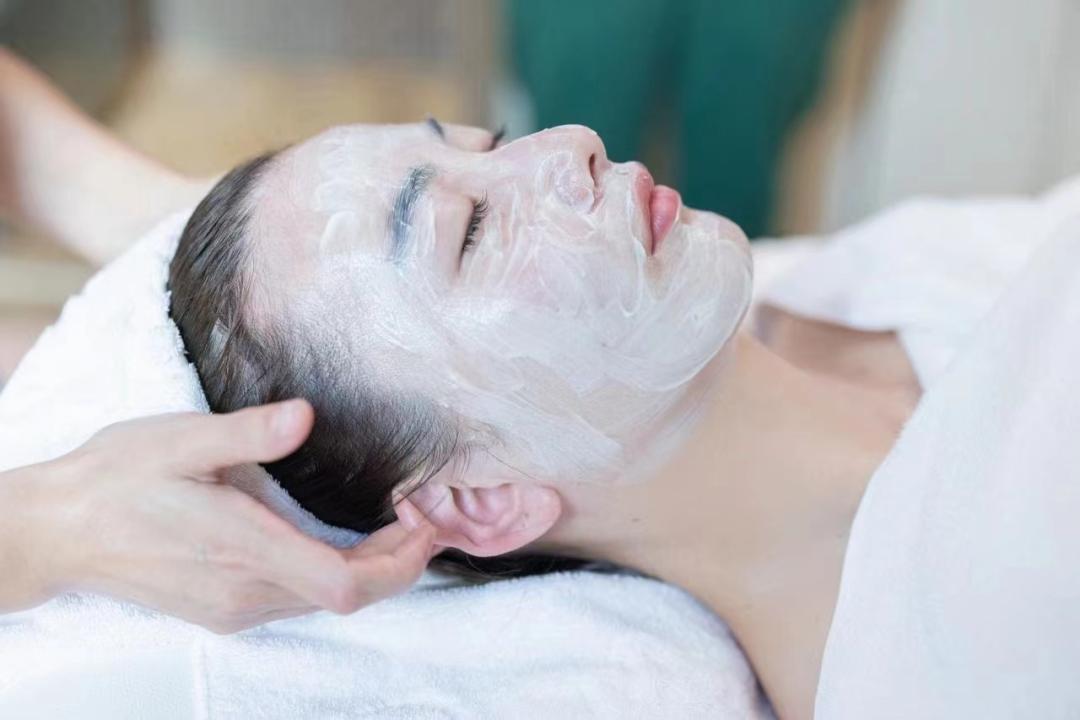 上海文峰美容美发：“阳”后护肤指南|发烧40°到底能不能敷面膜？