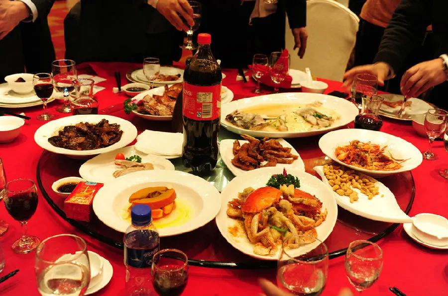 6楼的住户想加装电梯，1楼不同意，用了这个方案才如愿以偿