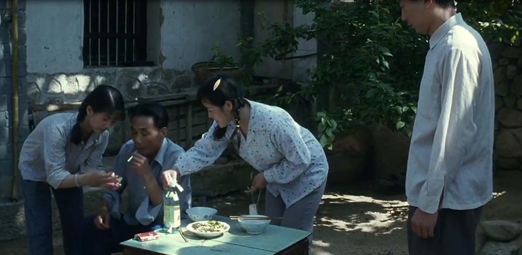 人性与欲望交织的*理片伦**，男人娶了村长的女儿，婚后让她独守空房