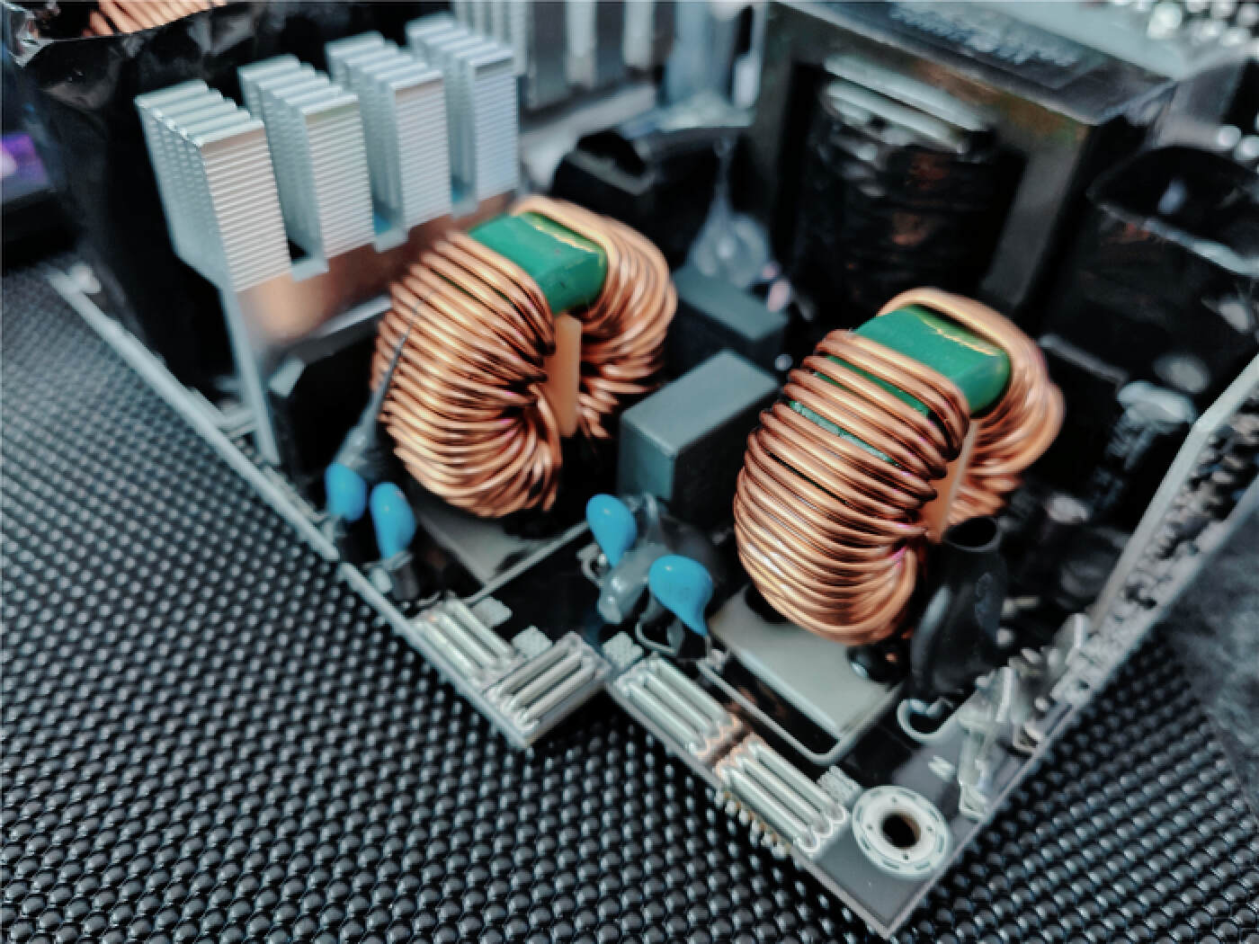 安钛克金牌全模组750w拆解,安钛克白金电源