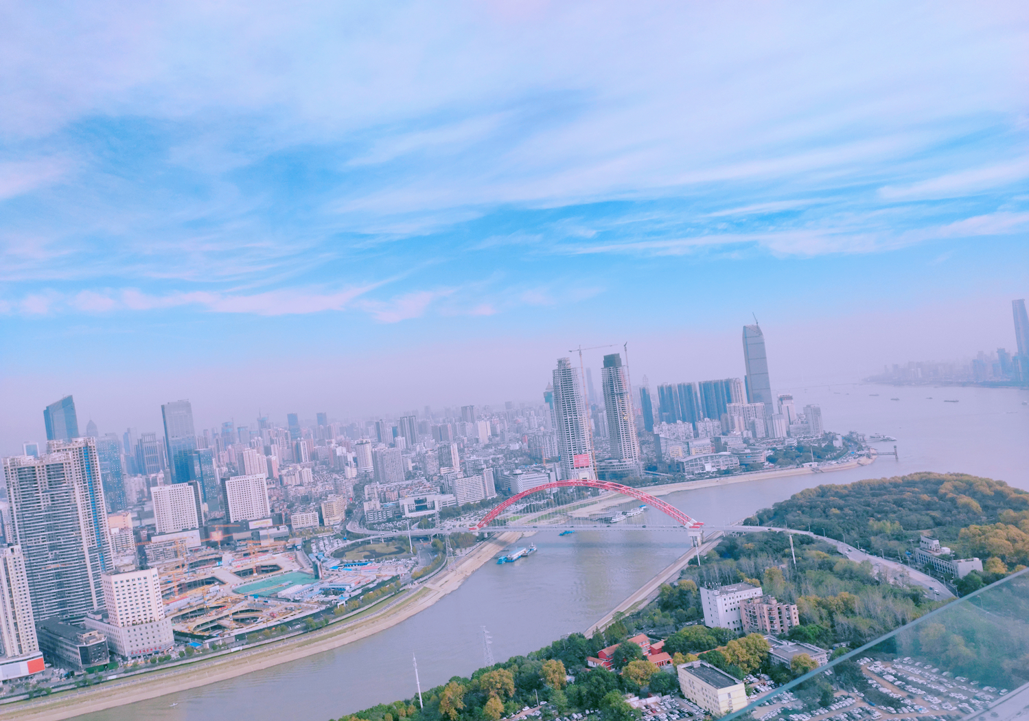 中国第一座广播电视塔,我国第一座电视塔