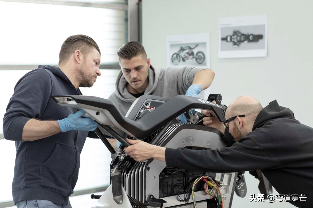 宝马电动摩托ce04哪里能买到,宝马最便宜的一款摩托超跑