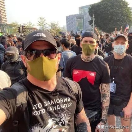 逼老人小孩拿枪上战场?无耻