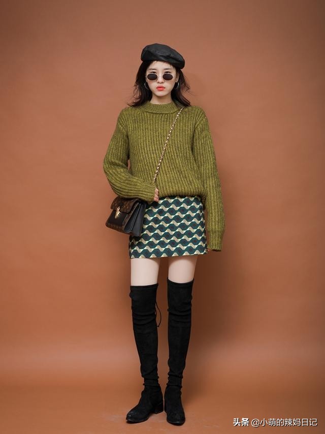 穿碎花连衣裙配什么样的鞋子好看,55岁女人穿黑色连衣裙配什么鞋子