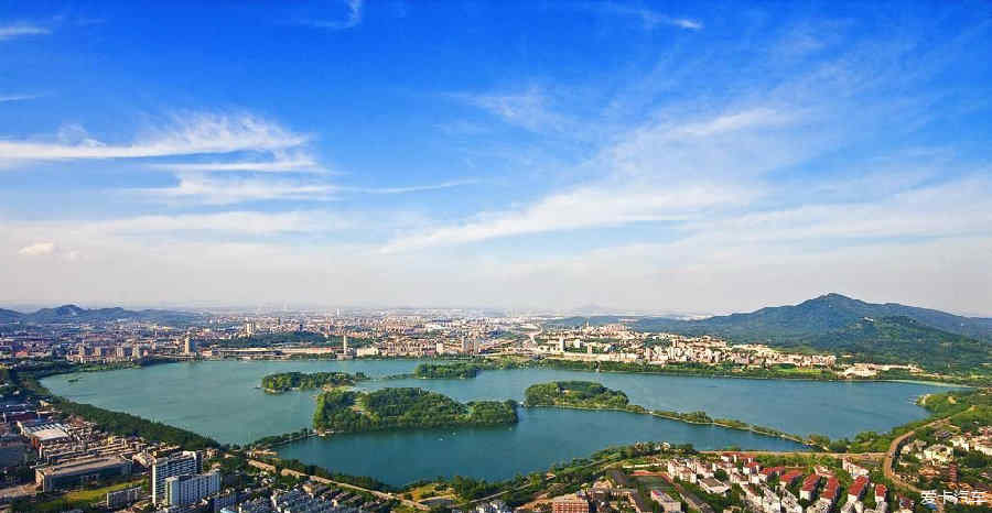 江南三大名湖玄武湖,南京玄武湖和杭州西湖人文景观