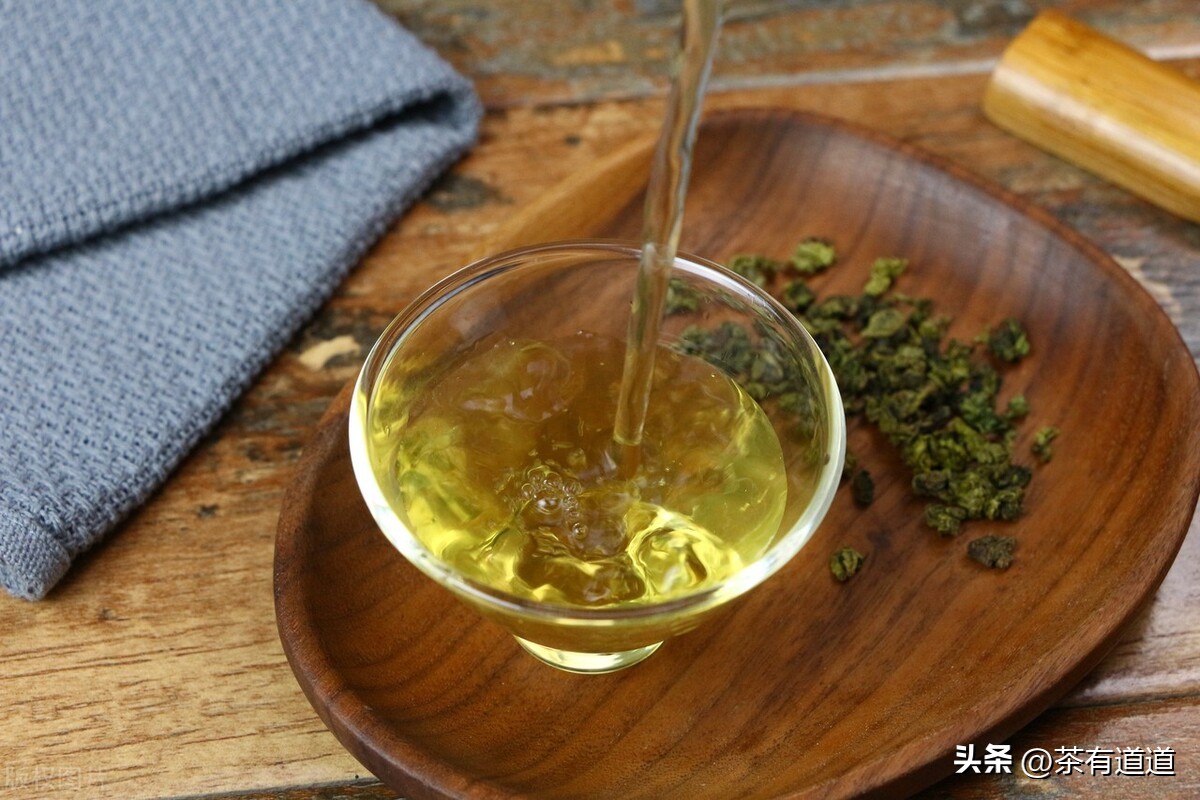 铁观音怎么分辨新茶和旧茶呢,铁观音茶叶新茶好还是旧茶好呢