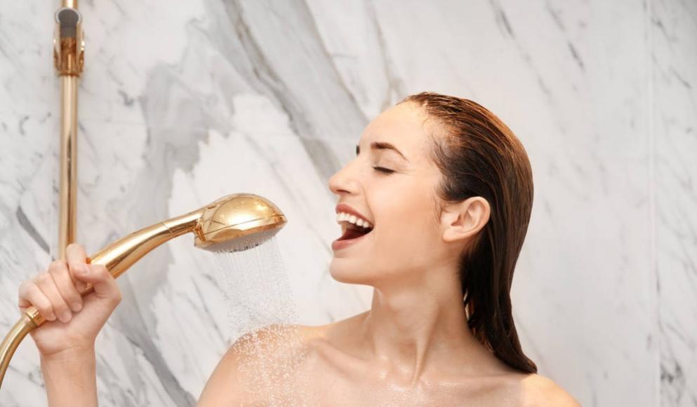 内裤好多分泌物代表什么,女性裤头总有异味怎么回事