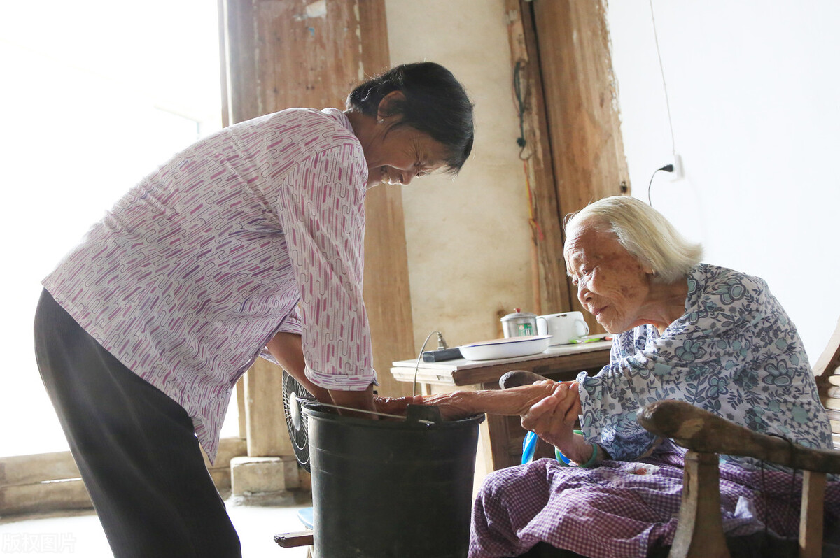 30年后生活不能自理的老人会怎样,不能自理老人怎么安度晚年最好