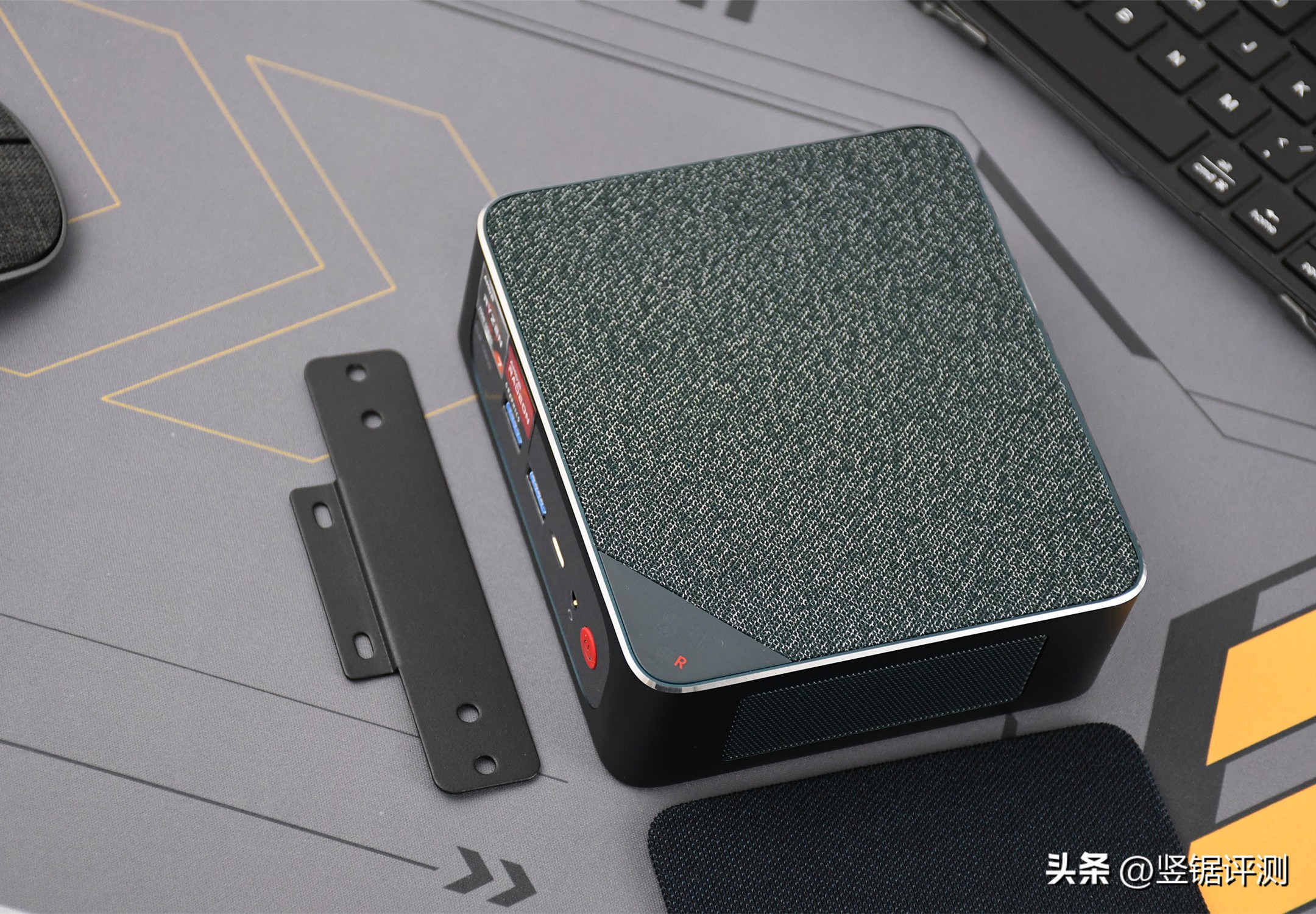 性能强劲，搭载锐龙7735HS的迷你电脑主机：零刻SER6ProVest评测