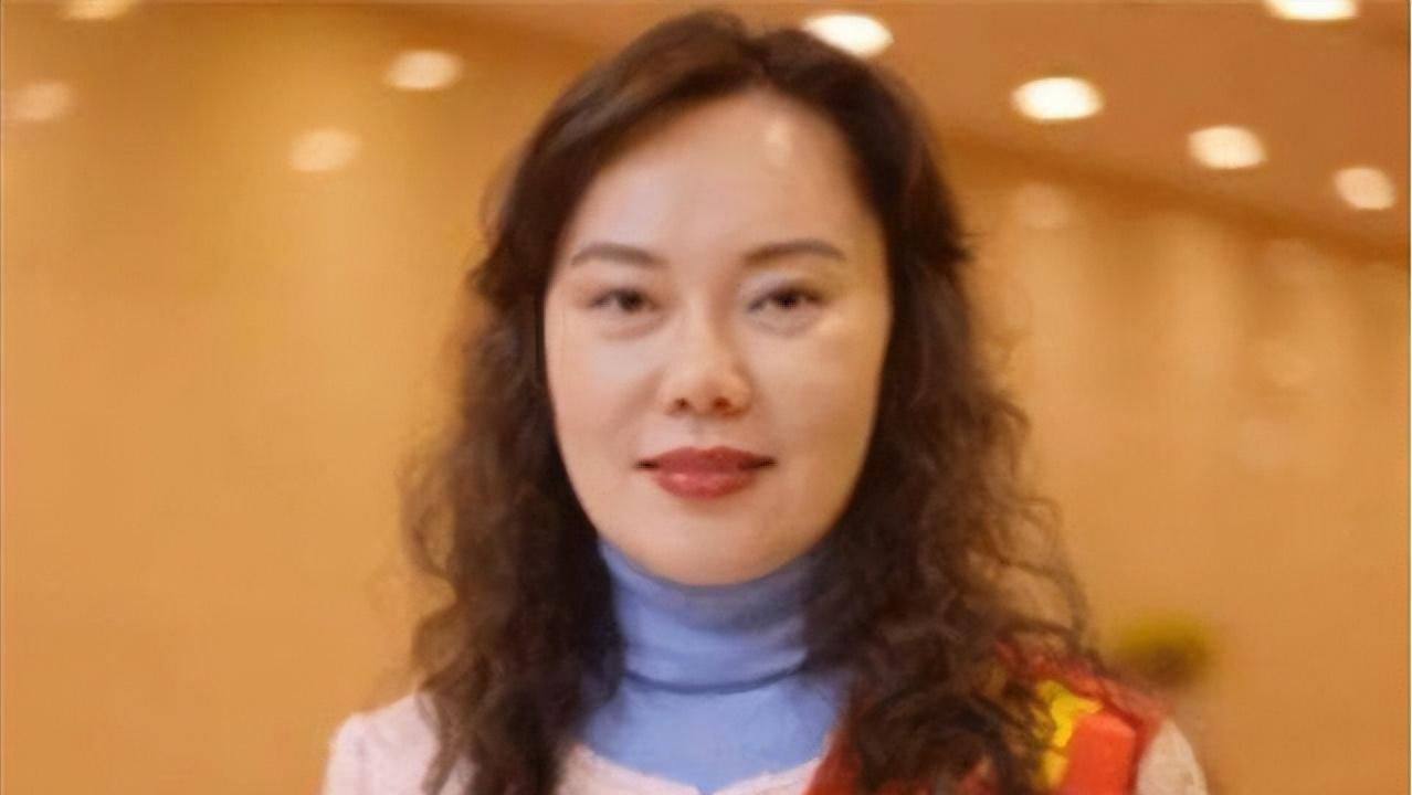 一顿饭花掉一百万完整版,一顿饭把百亿富婆骗到手