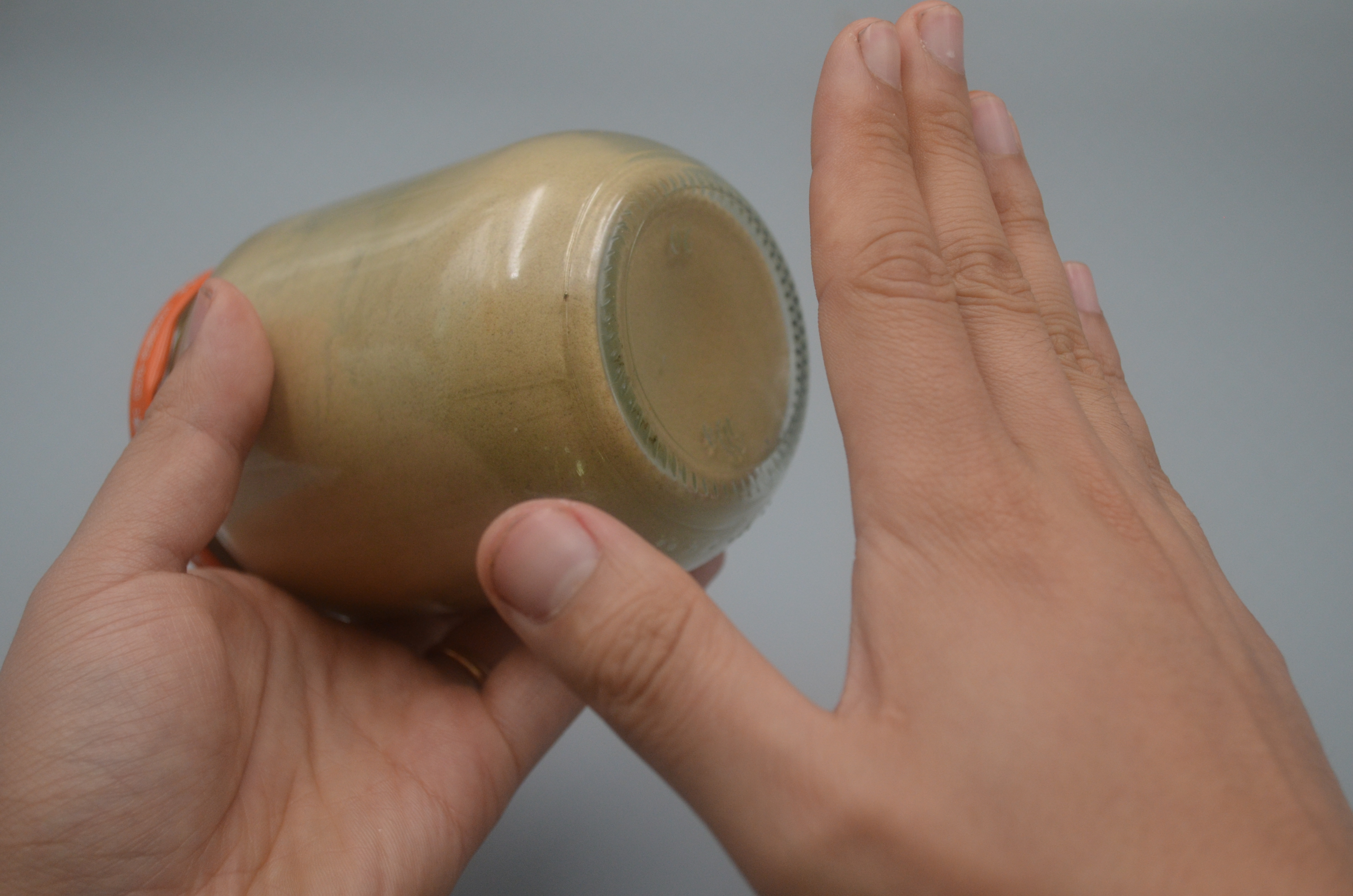 罐头瓶盖有个小机关,罐头瓶上有个小机关怎么开