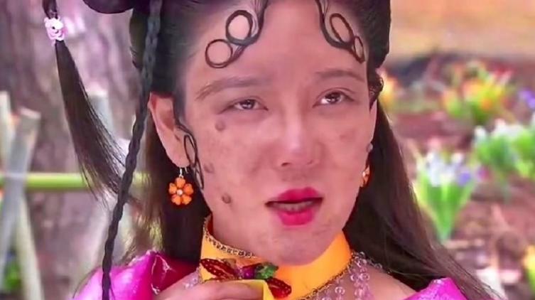 妆容精致演乞丐、泡面头+眼镜=丑女？论扮丑我只服这12位女星