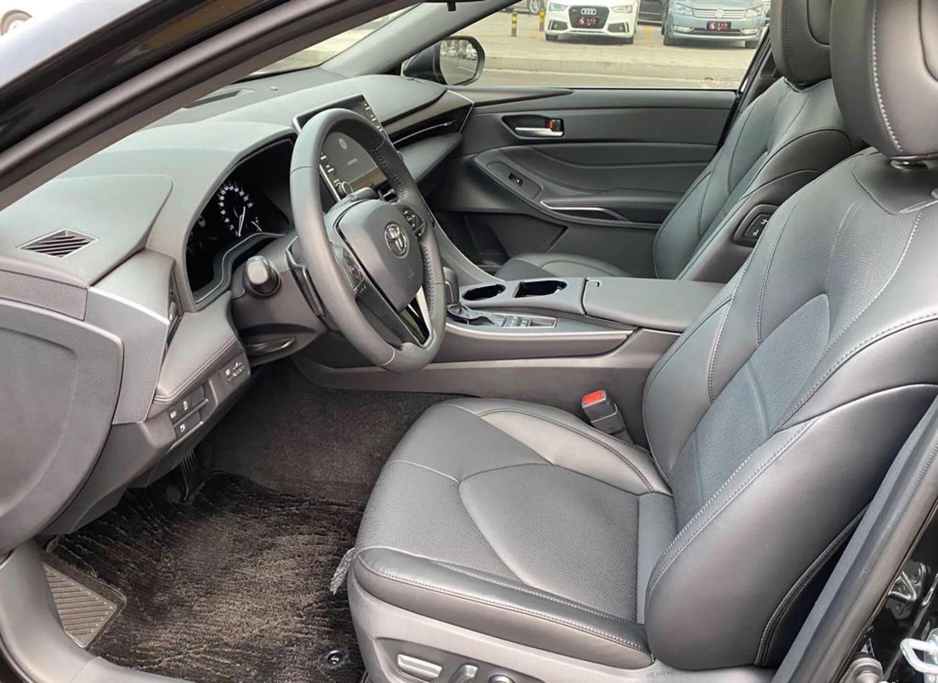 丰田亚洲龙试驾评测2.0,亚洲龙2.5和凯美瑞2.5哪个油耗低